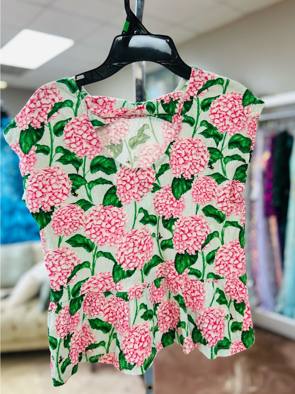 crown & ivy Pink Hydrangea Print Cap Sleeve Peplum Top